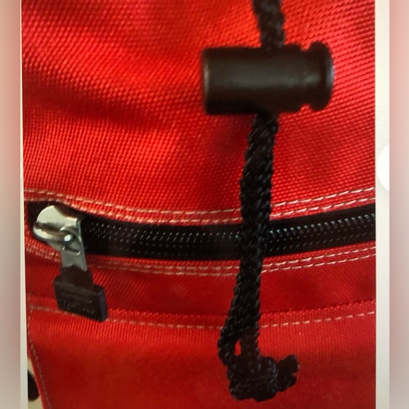 Marlboro Unlimited Drawstring Red Duffel Shoulder Bag Vintage 90’s. - Picture 9 of 15